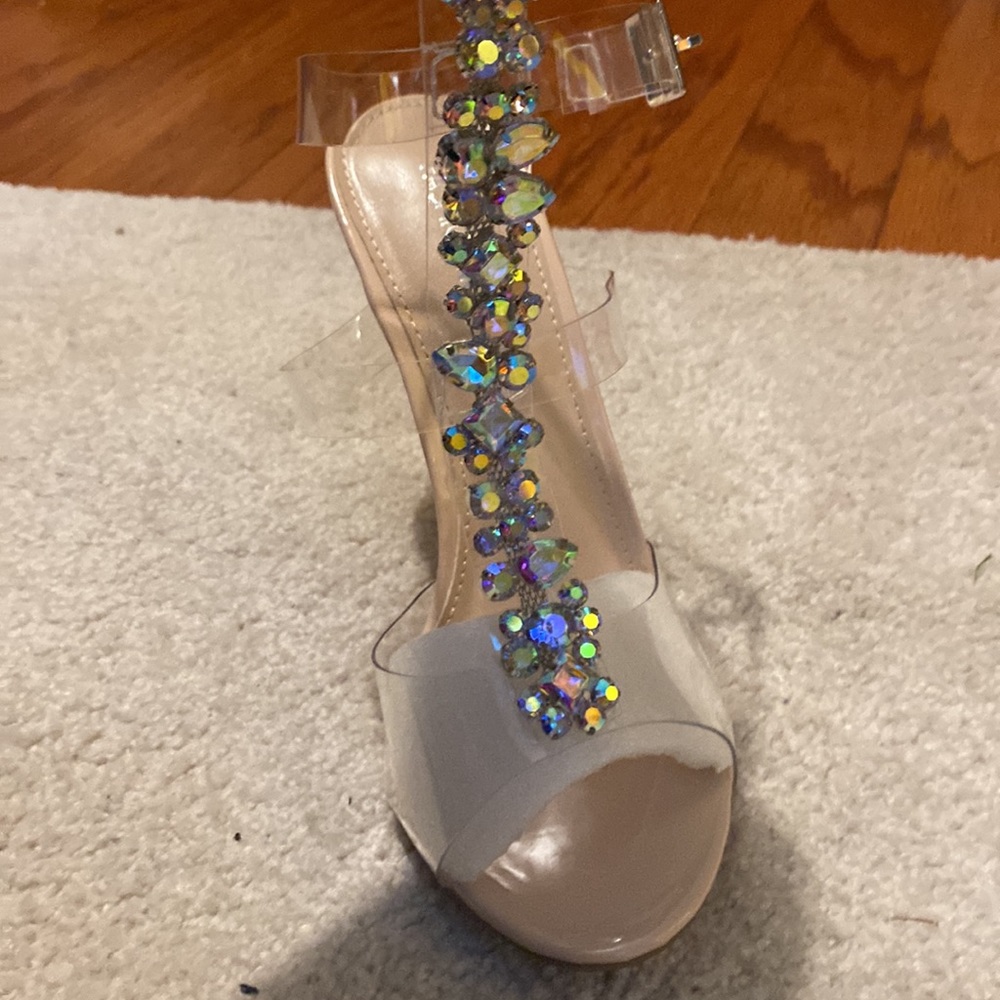 NEVER WORN-CLEAR/ NUDE 4 1/2 inch HEELS